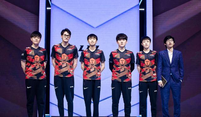 球迷们期待 球迷们期待